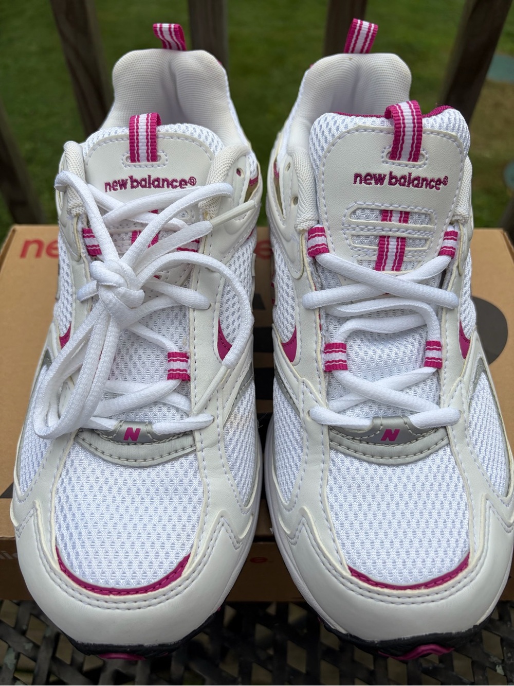 New Balance Women’s White & Pink 408 Athletic Sneakers 8.5 - Picture 2 of 11
